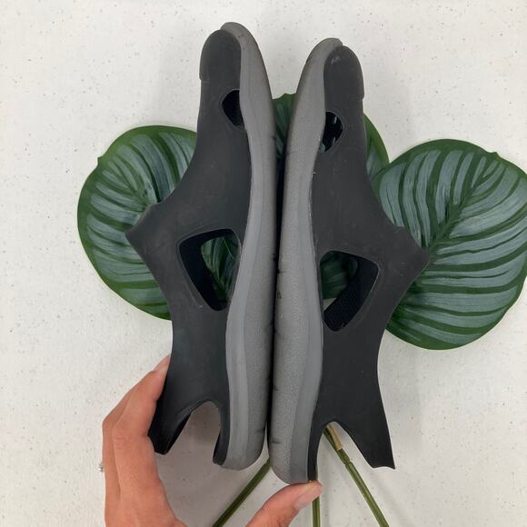 Crocs Black Gray Lightweight Swiftwater Wave Boat Beach Mary Jane Sandal Shoes - Picture 6 of 11